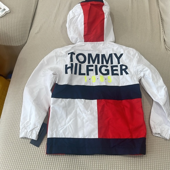 NWT Tommy Hilfiger boy’s wind breaker jacket - Picture 5 of 5